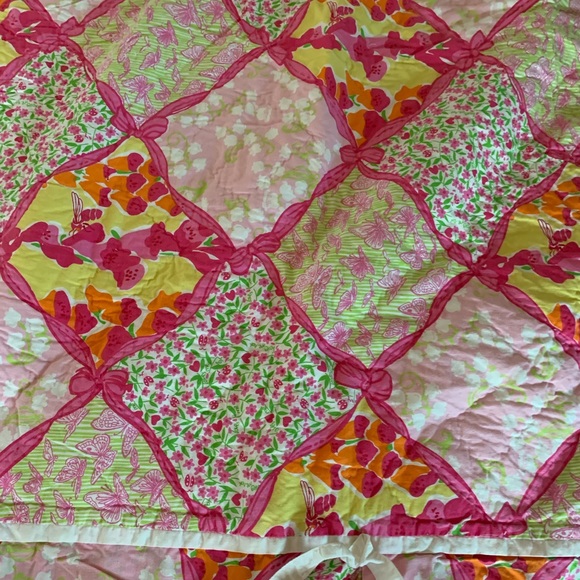 Lilly Pulitzer twin quilt - Picture 3 of 9